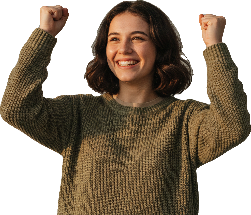 Estudiante celebrando su plan de estudio